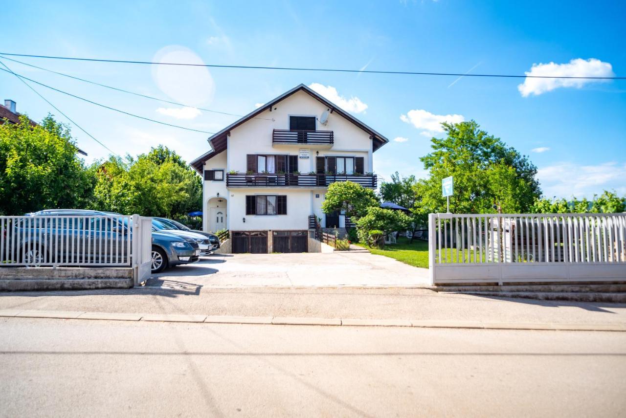 Apartments Fuma Otočac Eksteriør bilde
