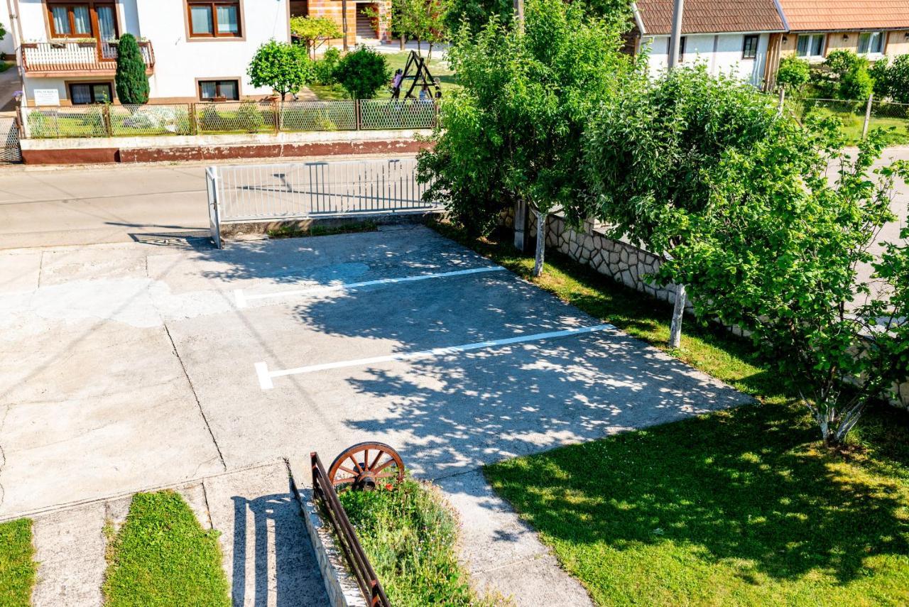 Apartments Fuma Otočac Eksteriør bilde