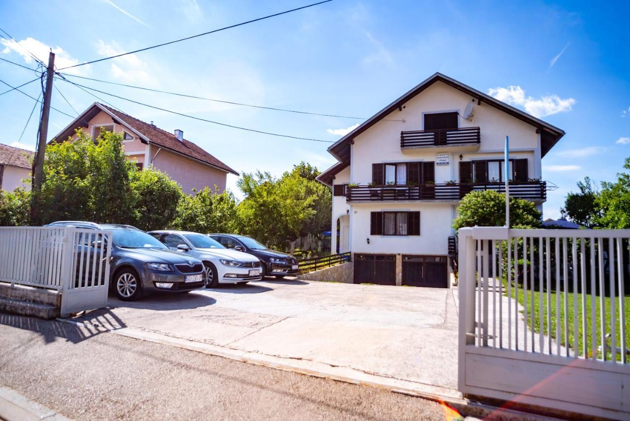 Apartments Fuma Otočac Eksteriør bilde