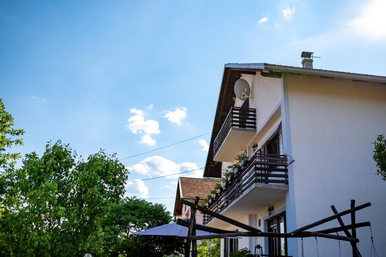Apartments Fuma Otočac Eksteriør bilde